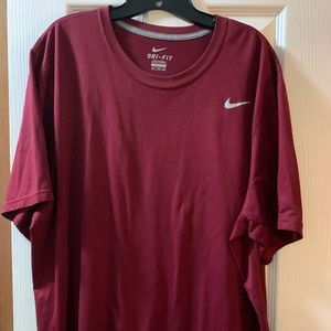 Nike men’s Dri-Fit shirt, XXL maroon